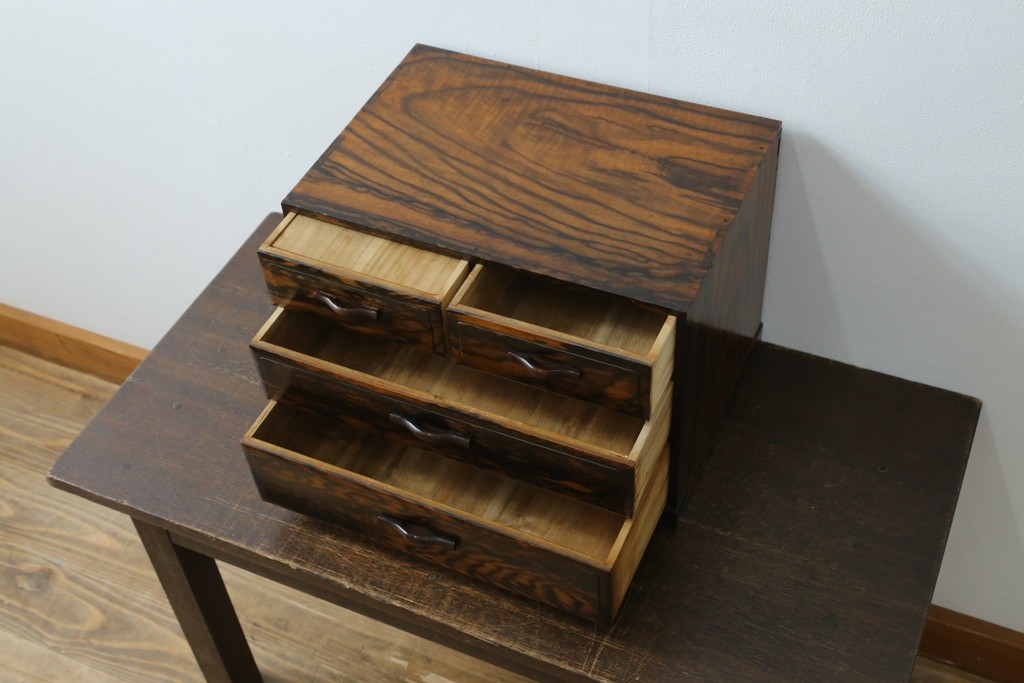 和製アンティーク　高級品!!　指物工芸　内部桐材　上品かつシックな佇まいの総黒柿くじゃく杢の裁縫箱　(R-069973)