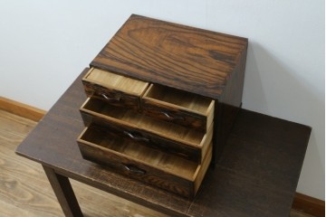 和製アンティーク　高級品!!　指物工芸　内部桐材　上品かつシックな佇まいの総黒柿くじゃく杢の裁縫箱　(R-069973)