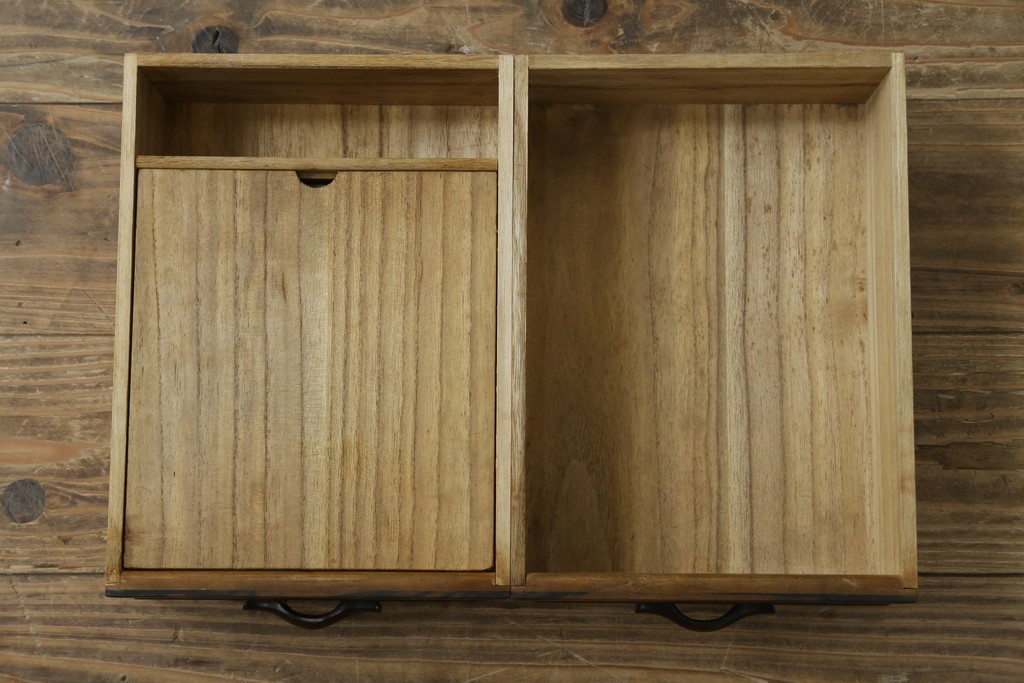 和製アンティーク　高級品!!　指物工芸　内部桐材　上品かつシックな佇まいの総黒柿くじゃく杢の裁縫箱　(R-069973)