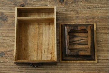 和製アンティーク　高級品!!　指物工芸　内部桐材　上品かつシックな佇まいの総黒柿くじゃく杢の裁縫箱　(R-069973)