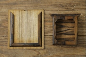 和製アンティーク　高級品!!　指物工芸　内部桐材　上品かつシックな佇まいの総黒柿くじゃく杢の裁縫箱　(R-069973)