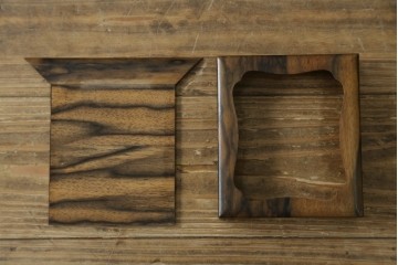 和製アンティーク　高級品!!　指物工芸　内部桐材　上品かつシックな佇まいの総黒柿くじゃく杢の裁縫箱　(R-069973)