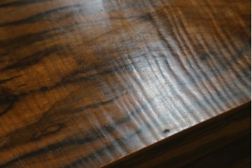 和製アンティーク　高級品!!　指物工芸　内部桐材　上品かつシックな佇まいの総黒柿くじゃく杢の裁縫箱　(R-069973)