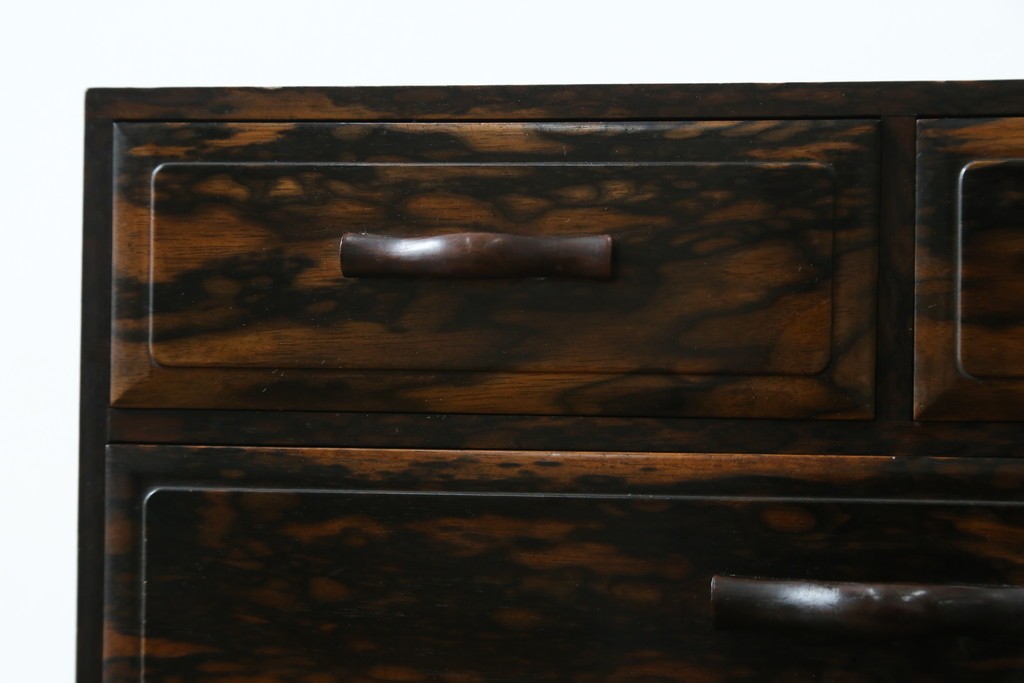 和製アンティーク　高級品!!　指物工芸　内部桐材　上品かつシックな佇まいの総黒柿くじゃく杢の裁縫箱　(R-069973)