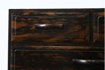 和製アンティーク　高級品!!　指物工芸　内部桐材　上品かつシックな佇まいの総黒柿くじゃく杢の裁縫箱　(R-069973)