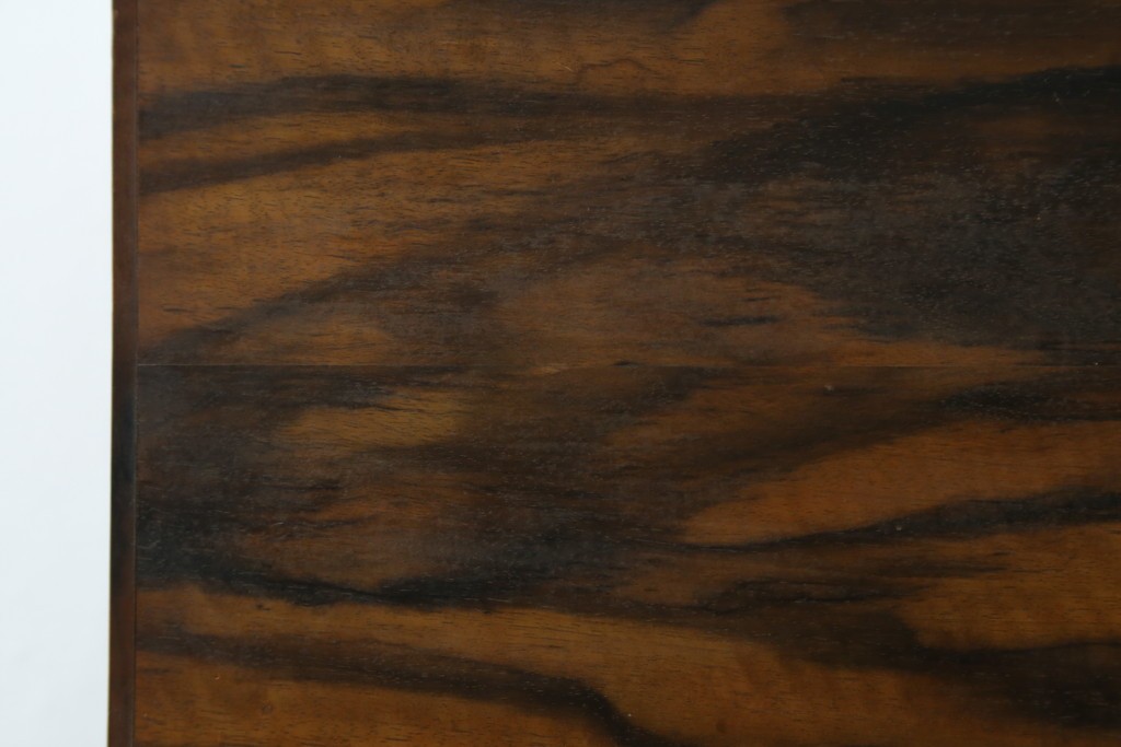 和製アンティーク　高級品!!　指物工芸　内部桐材　上品かつシックな佇まいの総黒柿くじゃく杢の裁縫箱　(R-069973)