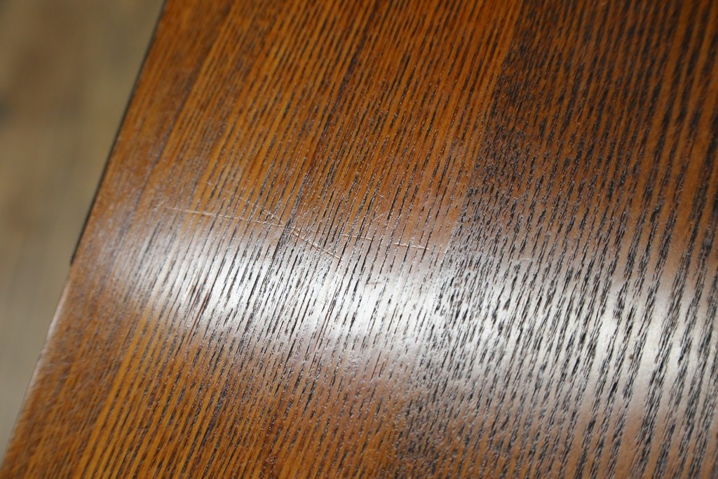 中古　楡(ニレ)材　閂(カンヌキ)付き　金具の立派なアンティーク調小箪笥　(R-069975)