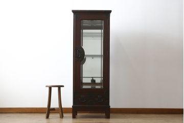 中古　美品　筑後民芸　和洋折衷なデザインが個性的で面白い縦型のキュリオケース(ガラスケース、キャビネット、ショーケース、飾り棚)(R-069976)