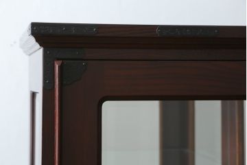 中古　美品　筑後民芸　和洋折衷なデザインが個性的で面白い縦型のキュリオケース(ガラスケース、キャビネット、ショーケース、飾り棚)(R-069976)