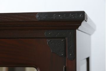 中古　美品　筑後民芸　和洋折衷なデザインが個性的で面白い縦型のキュリオケース(ガラスケース、キャビネット、ショーケース、飾り棚)(R-069976)
