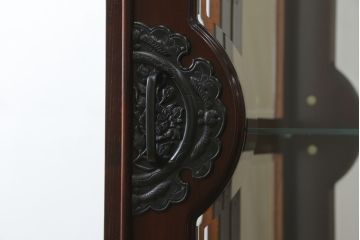 中古　美品　筑後民芸　和洋折衷なデザインが個性的で面白い縦型のキュリオケース(ガラスケース、キャビネット、ショーケース、飾り棚)(R-069976)