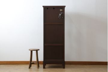 中古　美品　筑後民芸　和洋折衷なデザインが個性的で面白い縦型のキュリオケース(ガラスケース、キャビネット、ショーケース、飾り棚)(R-069976)