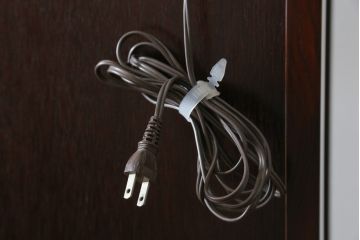中古　美品　筑後民芸　和洋折衷なデザインが個性的で面白い縦型のキュリオケース(ガラスケース、キャビネット、ショーケース、飾り棚)(R-069976)