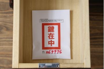 中古　美品　筑後民芸　和洋折衷なデザインが個性的で面白い縦型のキュリオケース(ガラスケース、キャビネット、ショーケース、飾り棚)(R-069976)