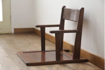 中古　九州民芸家具　上質な雰囲気漂う肘掛付き座椅子(座いす、座イス)(R-069978)