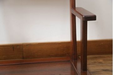 中古　九州民芸家具　上質な雰囲気漂う肘掛付き座椅子(座いす、座イス)(R-069978)