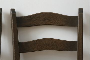 中古　美品　永田良介商店　神戸洋家具　落ち着きのあるシックな佇まいが魅力のラダー型ダイニングチェア2脚セット(食堂椅子、ラダーバックチェア、ワークチェア、板座チェア、イス)(R-069990)