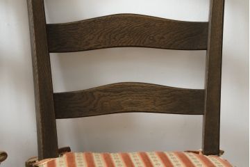 中古　美品　永田良介商店　神戸洋家具　落ち着きのあるシックな佇まいが魅力のラダー型ダイニングチェア2脚セット(食堂椅子、ラダーバックチェア、ワークチェア、板座チェア、イス)(R-069990)