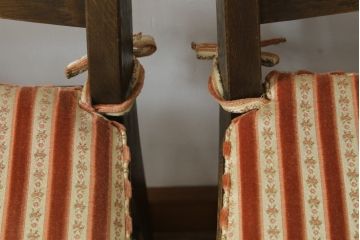 中古　美品　永田良介商店　神戸洋家具　落ち着きのあるシックな佇まいが魅力のラダー型ダイニングチェア2脚セット(食堂椅子、ラダーバックチェア、ワークチェア、板座チェア、イス)(R-069990)