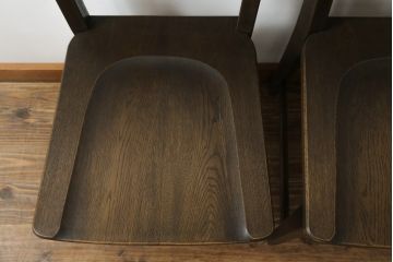 中古　美品　永田良介商店　神戸洋家具　落ち着きのあるシックな佇まいが魅力のラダー型ダイニングチェア2脚セット(食堂椅子、ラダーバックチェア、ワークチェア、板座チェア、イス)(R-069990)