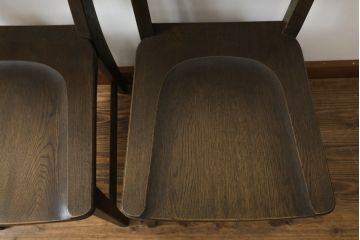 中古　美品　永田良介商店　神戸洋家具　落ち着きのあるシックな佇まいが魅力のラダー型ダイニングチェア2脚セット(食堂椅子、ラダーバックチェア、ワークチェア、板座チェア、イス)(R-069990)