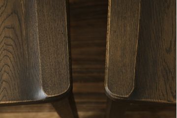中古　美品　永田良介商店　神戸洋家具　落ち着きのあるシックな佇まいが魅力のラダー型ダイニングチェア2脚セット(食堂椅子、ラダーバックチェア、ワークチェア、板座チェア、イス)(R-069990)