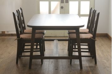 中古　美品　永田良介商店　神戸洋家具　落ち着きのあるシックな佇まいが魅力のラダー型ダイニングチェア2脚セット(食堂椅子、ラダーバックチェア、ワークチェア、板座チェア、イス)(R-069990)