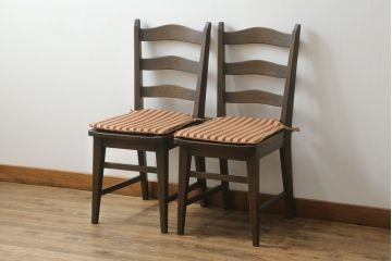 中古　美品　永田良介商店　神戸洋家具　落ち着きのあるシックな佇まいが魅力のラダー型ダイニングチェア2脚セット(食堂椅子、ラダーバックチェア、ワークチェア、板座チェア、イス)(R-069991)