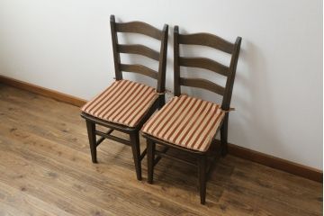中古　美品　永田良介商店　神戸洋家具　落ち着きのあるシックな佇まいが魅力のラダー型ダイニングチェア2脚セット(食堂椅子、ラダーバックチェア、ワークチェア、板座チェア、イス)(R-069991)