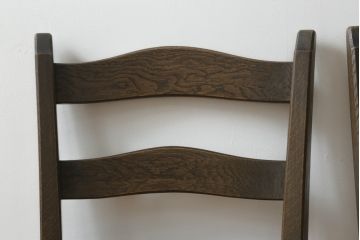 中古　美品　永田良介商店　神戸洋家具　落ち着きのあるシックな佇まいが魅力のラダー型ダイニングチェア2脚セット(食堂椅子、ラダーバックチェア、ワークチェア、板座チェア、イス)(R-069991)