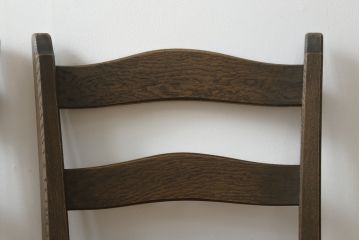 中古　美品　永田良介商店　神戸洋家具　落ち着きのあるシックな佇まいが魅力のラダー型ダイニングチェア2脚セット(食堂椅子、ラダーバックチェア、ワークチェア、板座チェア、イス)(R-069991)
