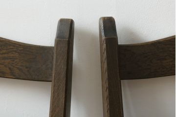 中古　美品　永田良介商店　神戸洋家具　落ち着きのあるシックな佇まいが魅力のラダー型ダイニングチェア2脚セット(食堂椅子、ラダーバックチェア、ワークチェア、板座チェア、イス)(R-069991)