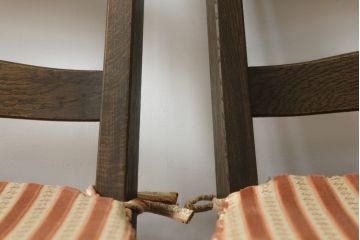 中古　美品　永田良介商店　神戸洋家具　落ち着きのあるシックな佇まいが魅力のラダー型ダイニングチェア2脚セット(食堂椅子、ラダーバックチェア、ワークチェア、板座チェア、イス)(R-069991)