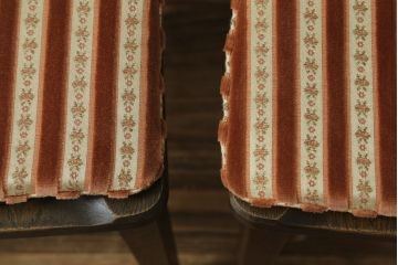 中古　美品　永田良介商店　神戸洋家具　落ち着きのあるシックな佇まいが魅力のラダー型ダイニングチェア2脚セット(食堂椅子、ラダーバックチェア、ワークチェア、板座チェア、イス)(R-069991)