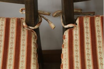 中古　美品　永田良介商店　神戸洋家具　落ち着きのあるシックな佇まいが魅力のラダー型ダイニングチェア2脚セット(食堂椅子、ラダーバックチェア、ワークチェア、板座チェア、イス)(R-069991)
