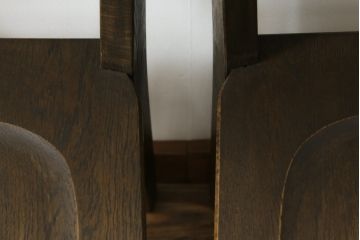 中古　美品　永田良介商店　神戸洋家具　落ち着きのあるシックな佇まいが魅力のラダー型ダイニングチェア2脚セット(食堂椅子、ラダーバックチェア、ワークチェア、板座チェア、イス)(R-069991)