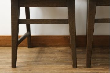 中古　美品　永田良介商店　神戸洋家具　落ち着きのあるシックな佇まいが魅力のラダー型ダイニングチェア2脚セット(食堂椅子、ラダーバックチェア、ワークチェア、板座チェア、イス)(R-069991)