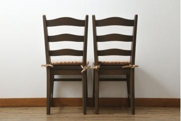 中古　美品　永田良介商店　神戸洋家具　落ち着きのあるシックな佇まいが魅力のラダー型ダイニングチェア2脚セット(食堂椅子、ラダーバックチェア、ワークチェア、板座チェア、イス)(R-069991)