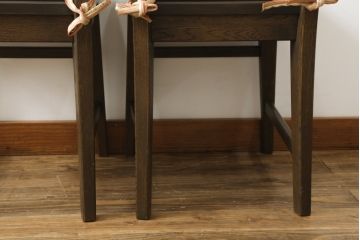中古　美品　永田良介商店　神戸洋家具　落ち着きのあるシックな佇まいが魅力のラダー型ダイニングチェア2脚セット(食堂椅子、ラダーバックチェア、ワークチェア、板座チェア、イス)(R-069991)