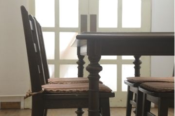 中古　美品　永田良介商店　神戸洋家具　落ち着きのあるシックな佇まいが魅力のラダー型ダイニングチェア2脚セット(食堂椅子、ラダーバックチェア、ワークチェア、板座チェア、イス)(R-069991)