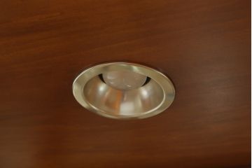 中古　横浜クラシック家具　ダニエル(Daniel)　アーリーアメリカン　A-214　温かみのある空間を演出するガラスケース(飾り棚、キュリオケース、コレクションケース、キャビネット)(定価約67万円)(R-069992)