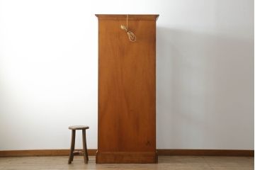 中古　横浜クラシック家具　ダニエル(Daniel)　アーリーアメリカン　A-214　温かみのある空間を演出するガラスケース(飾り棚、キュリオケース、コレクションケース、キャビネット)(定価約67万円)(R-069992)