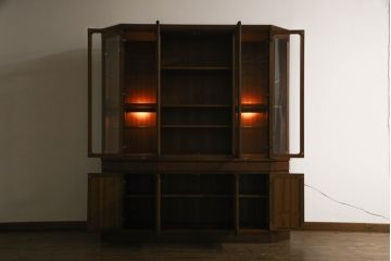 和製ビンテージ　希少品　ナショナル(National)家具製作所　チーク材　クラシックな佇まいが魅力の照明付き二段重ねキャビネット(収納棚、飾り棚、戸棚、食器棚、カップボード、ヴィンテージ)(R-069996)