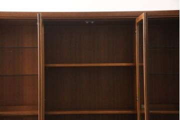和製ビンテージ　希少品　ナショナル(National)家具製作所　チーク材　クラシックな佇まいが魅力の照明付き二段重ねキャビネット(収納棚、飾り棚、戸棚、食器棚、カップボード、ヴィンテージ)(R-069996)