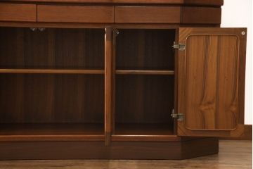 和製ビンテージ　希少品　ナショナル(National)家具製作所　チーク材　クラシックな佇まいが魅力の照明付き二段重ねキャビネット(収納棚、飾り棚、戸棚、食器棚、カップボード、ヴィンテージ)(R-069996)
