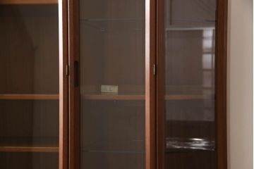 和製ビンテージ　希少品　ナショナル(National)家具製作所　チーク材　クラシックな佇まいが魅力の照明付き二段重ねキャビネット(収納棚、飾り棚、戸棚、食器棚、カップボード、ヴィンテージ)(R-069996)