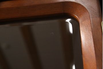 和製ビンテージ　希少品　ナショナル(National)家具製作所　チーク材　クラシックな佇まいが魅力の照明付き二段重ねキャビネット(収納棚、飾り棚、戸棚、食器棚、カップボード、ヴィンテージ)(R-069996)