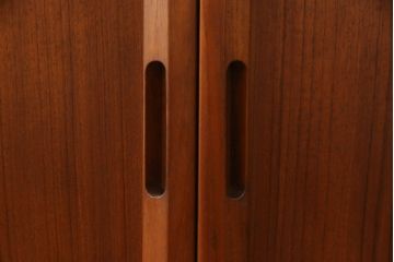 和製ビンテージ　希少品　ナショナル(National)家具製作所　チーク材　クラシックな佇まいが魅力の照明付き二段重ねキャビネット(収納棚、飾り棚、戸棚、食器棚、カップボード、ヴィンテージ)(R-069996)