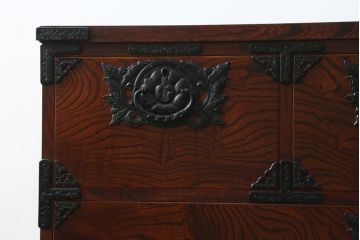 中古　岩谷堂箪笥　力強い杢目と重厚感ある金具が魅力の和箪笥(整理箪笥、衣装タンス、収納たんす、引き出し、サイドボード、サイドチェスト)(R-069997)