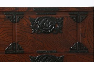 中古　岩谷堂箪笥　力強い杢目と重厚感ある金具が魅力の和箪笥(整理箪笥、衣装タンス、収納たんす、引き出し、サイドボード、サイドチェスト)(R-069997)